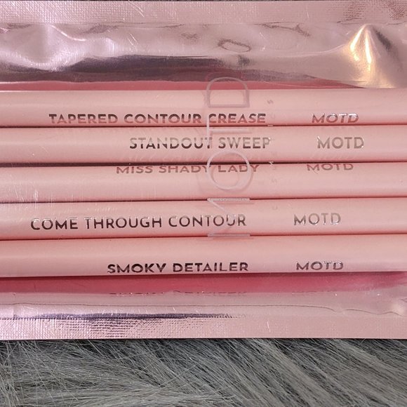 Lilly Pulitzer makeup bag with 3 full size Ipsy products & 2 sample size NWT - Picture 7 of 13